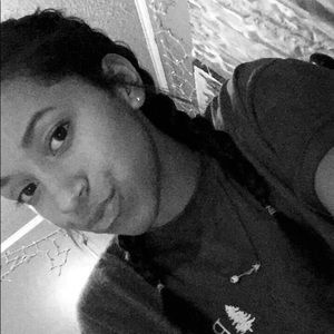 Meet your Posher, Arielle